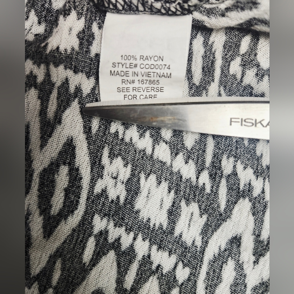 NY Collection Flowy Black and White Patterned Longsleeve Dress - Picture 4 of 5